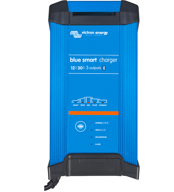 Blue Smart IP22 Charger 24/8(1) 230V CEE 7/7